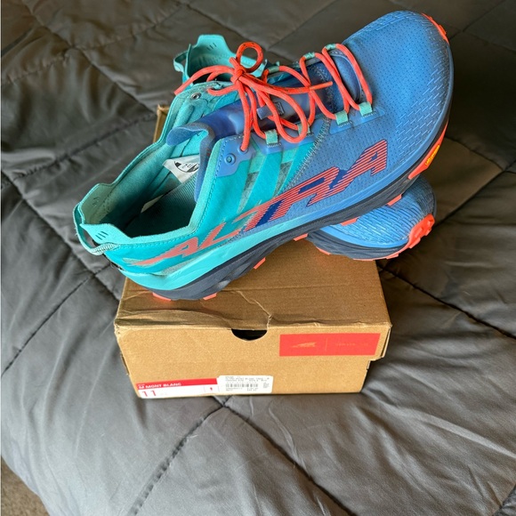 Altra Mont Blanc Blue - Picture 1 of 7